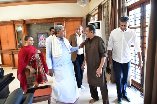 ನಟ ಶಿವರಾಜ್ ಕುಮಾರ್ ಭೇಟಿ ಮಾಡಿ ಆರೋಗ್ಯ ವಿಚಾರಿಸಿದ ಸಿಎಂ ಸಿದ್ದರಾಮಯ್ಯ.