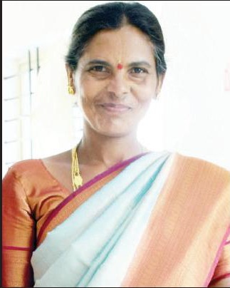 ದಕ್ಷಿಣ ಡೈರಿ ಶೃಂಗಸಭೆ-2025 ರ ‘ಅತ್ಯುತ್ತಮ ಹೈನುಗಾರ್ತಿ’ ಪ್ರಶಸ್ತಿ ಸ್ವೀಕರಿಸಿದ ಪಾಂಡವಪುರದ ರೈತ ಮಹಿಳೆ ಮಂಗಳಮ್ಮ.