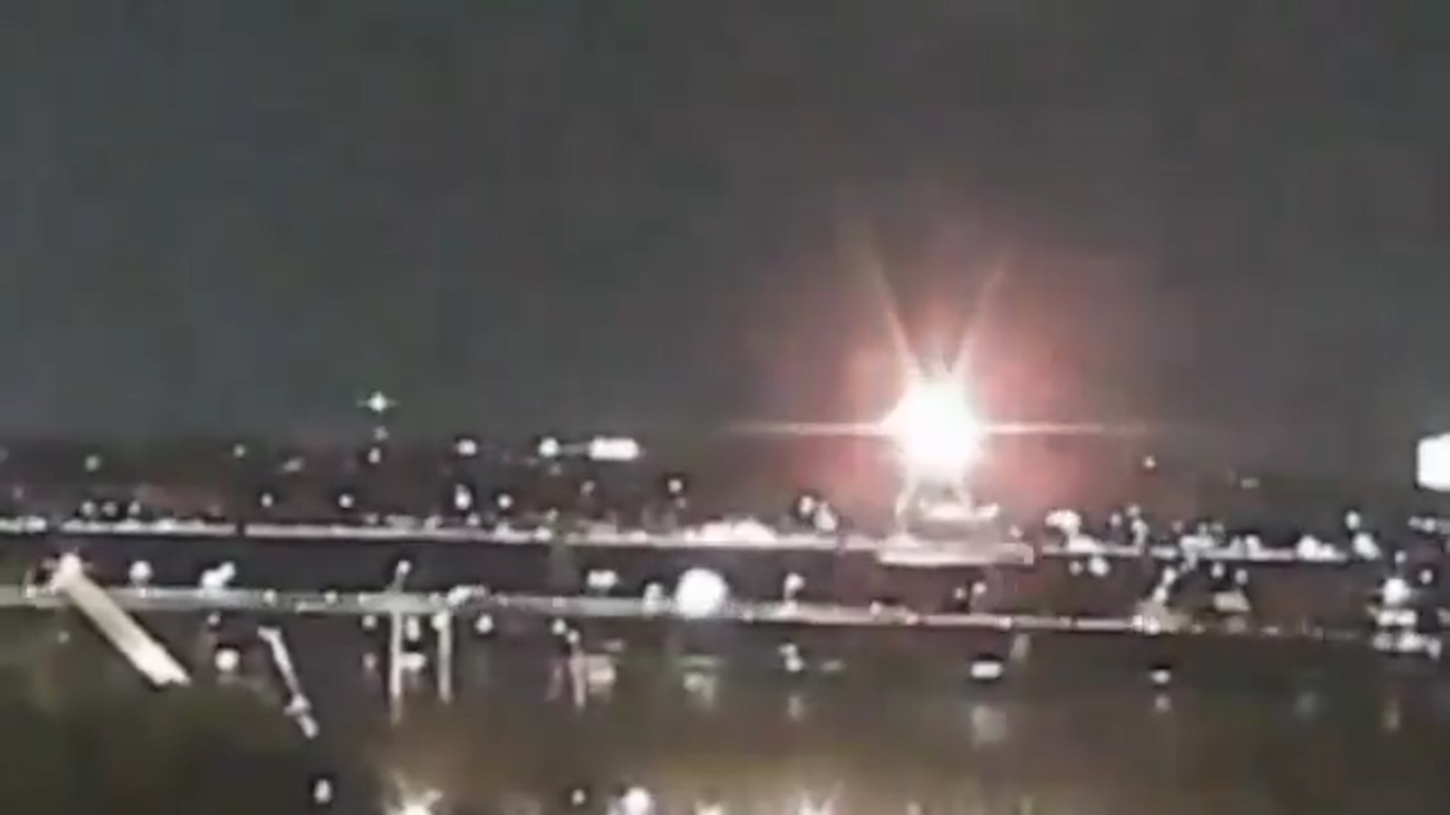 ವಿಮಾನ-ಹೆಲಿಕ್ಯಾಪ್ಟರ್ ನಡುವೆ ಮುಖಾಮುಖಿ ಡಿಕ್ಕಿ :ಎಲ್ಲ 67 ಪ್ರಯಾಣಿಕರು ಸಾ*, 28 ಶ* ಪತ್ತೆ.