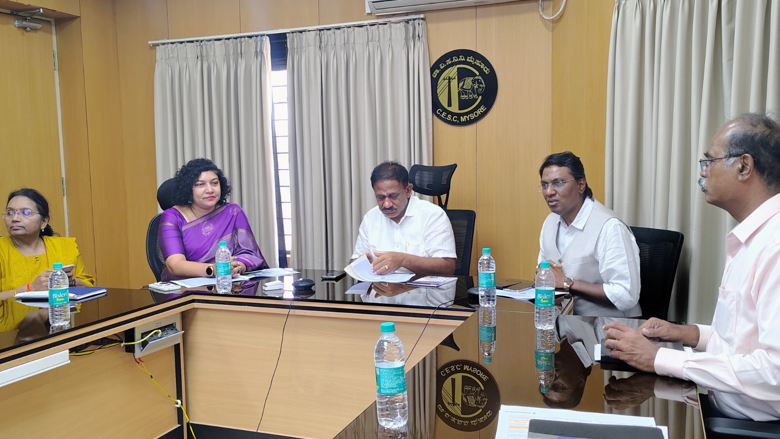 ಚಾಮರಾಜನಗರ  ಹಾಡಿಗಳಿಗೆ ವಿದ್ಯುತ್ ಪೂರೈಸಲು ಕ್ರಮ: ರಮೇಶ್ ಬಂಡಿಸಿದ್ದೇಗೌಡ.