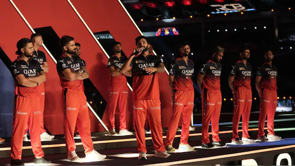 ಐಪಿಎಲ್ ನಿಂದ ಆರ್.ಸಿ.ಬಿ  ಹೊರಗೋಗ್ಬಾರ್ದು ಅಂದ್ರೆ ಇಷ್ಟು ಪಂದ್ಯಗಳನ್ನು ಗೆಲ್ಲಲೇಬೇಕು….