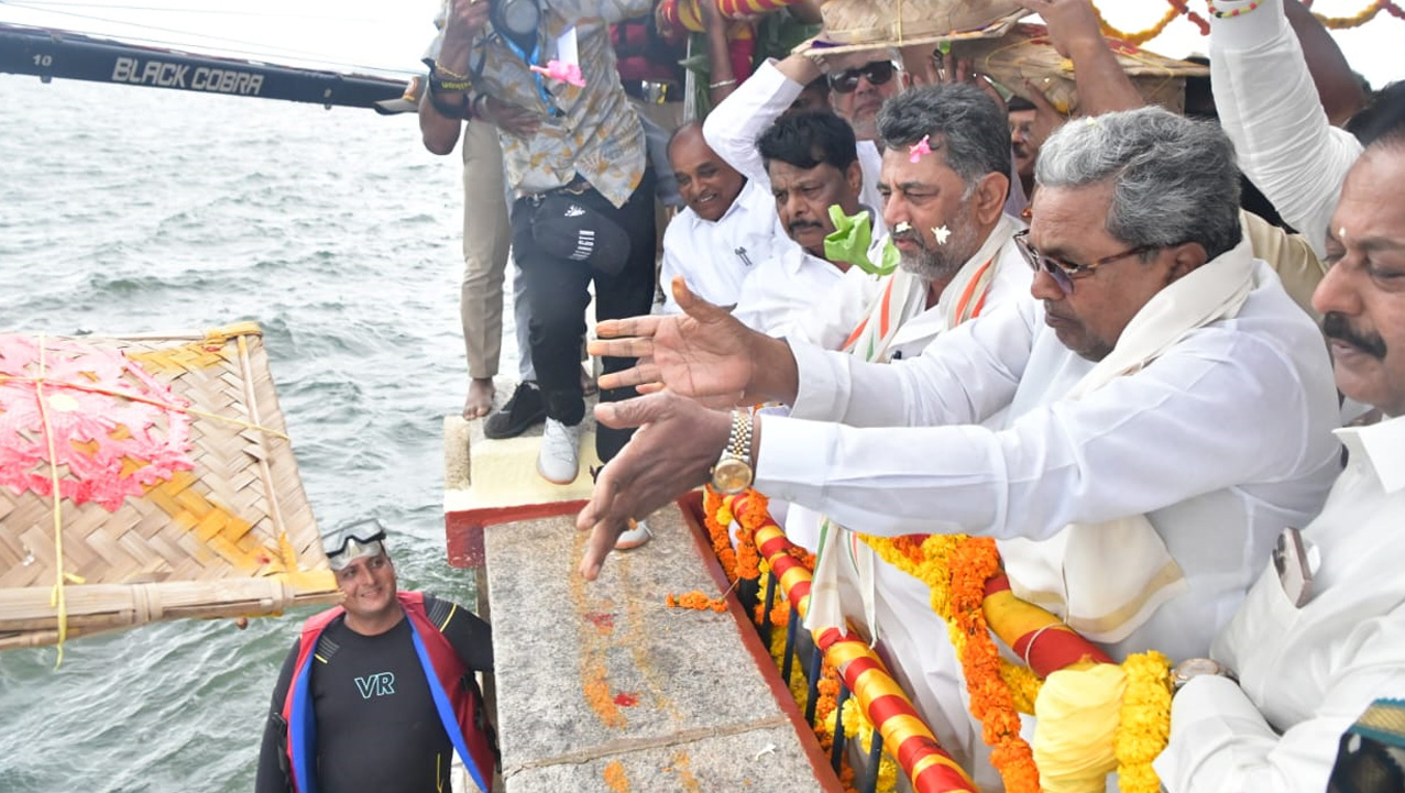 4ನೇ ಬಾರಿಗೆ ಸಿಎಂ ಸಿದ್ದರಾಮಯ್ಯ KRSಗೆ ಬಾಗಿನ ಸಮರ್ಪಣೆ..