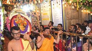 ಮೈಸೂರಿನ ಚಾಮುಂಡಿ ಬೆಟ್ಟದಲ್ಲಿ ಆಷಾಢ ಶುಕ್ರವಾರದ ವಿಶೇಷ ಪ್ಯಾಕೇಜ್ ; ಭಕ್ತರ ಆಕ್ರೋಶ!