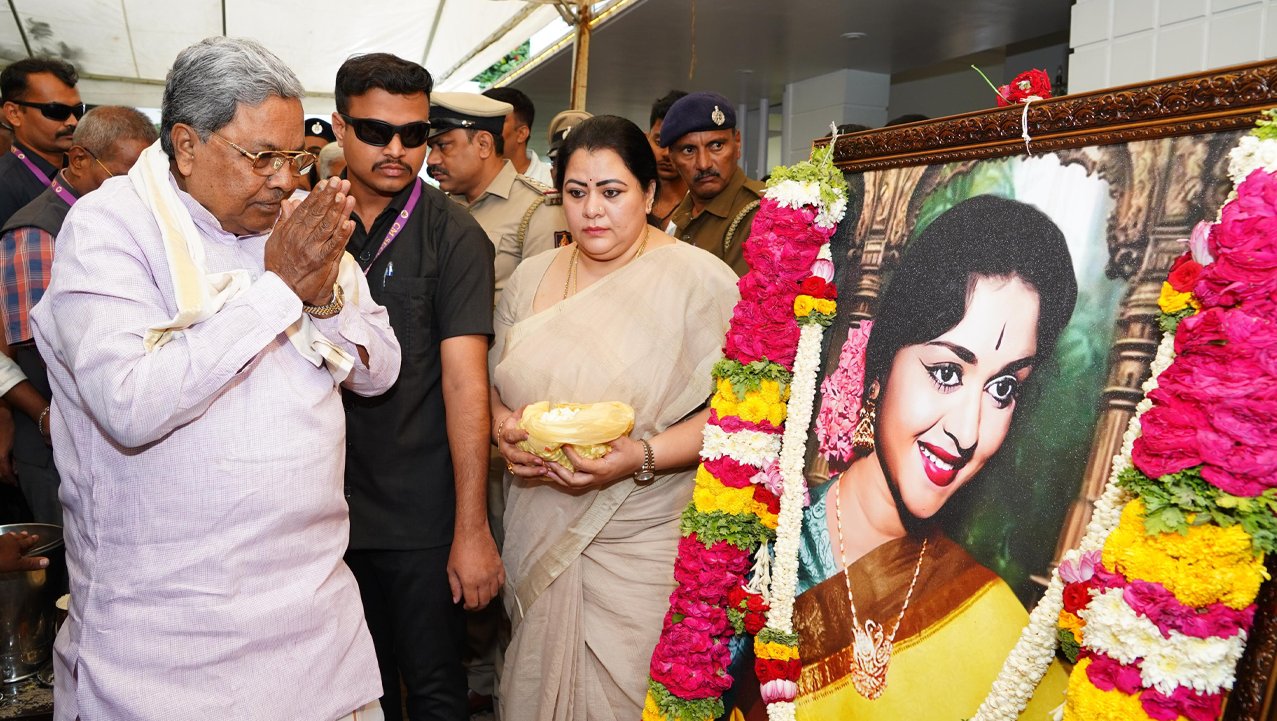 ಬಿ. ಸರೋಜಾದೇವಿ ಒಬ್ಬ ಮೇರು ನಟಿ ; ಸಕಲ ಸರ್ಕಾರಿ ಗೌರವಗಳೊಂದಿಗೆ ಅಂತ್ಯಕ್ರಿಯೆ : ಮುಖ್ಯಮಂತ್ರಿ ಸಿದ್ದರಾಮಯ್ಯ