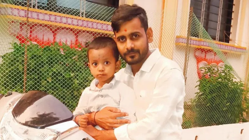 ಧಾರವಾಡದಲ್ಲಿ ದುರಂತ: ಥಿನ್ನರ್ ಬಾಟಲಿ ಸ್ಪೋಟದಿಂದ ಮೃತಪಟ್ಟ ಮಗನ ನಂತರ ಇದೀಗ ತಂದೆಯೂ ಸಾವು.