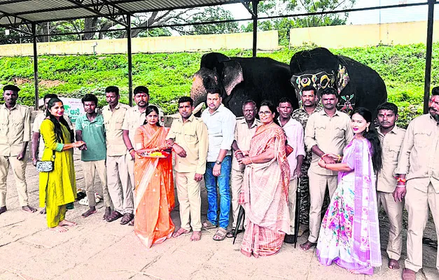 ಮಾವುತರಿಗೂ ಕಾವಾಡಿಗರಿಗೂ ರಕ್ಷಾ ಬಂಧನದ ಸೊಬಗು.