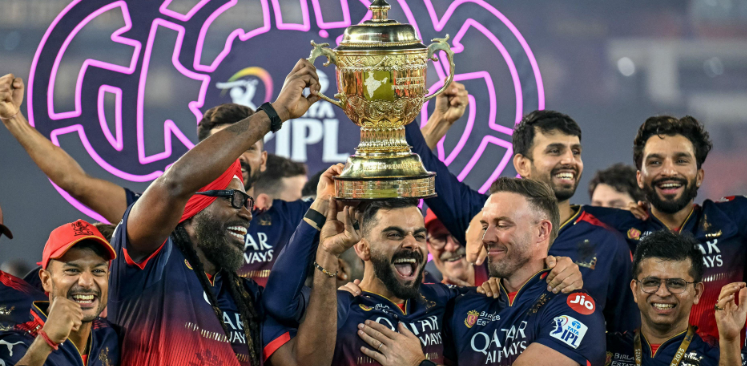 ಕಾಲ್ತುಳಿತದಲ್ಲಿ ಸಾ*ನ್ನಪ್ಪಿದವರ ಕುಟುಂಬಕ್ಕೆ ತಲಾ ₹25 ಲಕ್ಷ ಪರಿಹಾರ ಘೋಷಿಸಿದ ಆರ್‌ಸಿಬಿ …