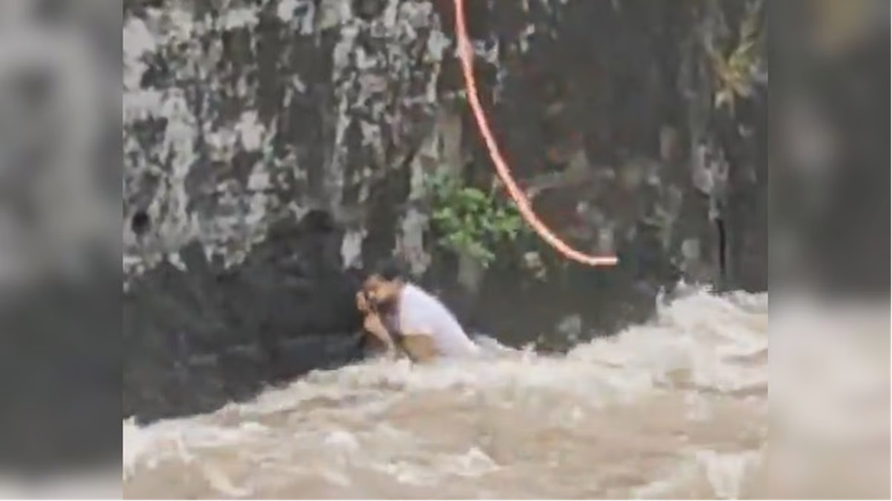 ಪ್ರವಾಹದಲ್ಲಿ ಕೊಚ್ಚಿ ಹೋಗುತ್ತಿದ್ದ ವ್ಯಕ್ತಿಯ ರಕ್ಷಣೆ: ಮುಂಬೈನಲ್ಲಿ ಅದ್ಭುತ ಪಾರುಗಾಣಿಕಾ.
