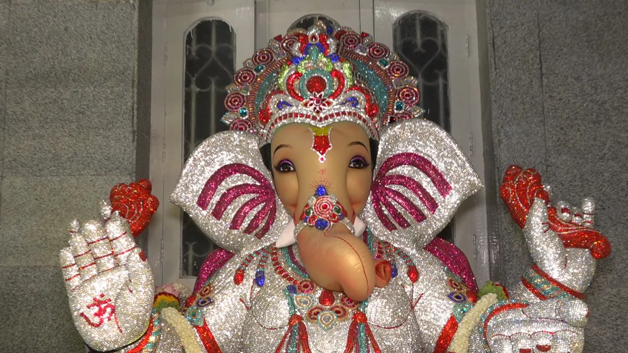 ಅಮೆರಿಕನ್ ಡೈಮಂಡ್​ನಿಂದ ತಯಾರಾದ ವಿಶೇಷ ಗಣಪ.. ಇದರ ಬೆಲೆ ಎಷ್ಟು ಗೊತ್ತಾ?