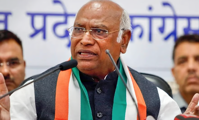 ಅಮೆರಿಕದ ಸುಂಕ ನಿಟ್ಟಿಗೆ ಖರ್ಗೆ ಕಿಡಿ: ದೇಶದ ಹಿತ ಕಾಪಾಡಲು ಪ್ರಧಾನಿ ಮೋದಿ ವಿಫಲ, ಎಎಐಸಿಸಿ ಅಧ್ಯಕ್ಷರ ವಾಗ್ದಾಳಿ.