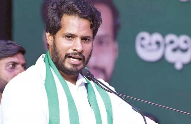 ಧರ್ಮಸ್ಥಳದ ಕುರಿತ ಸತ್ಯವನ್ನು ಬಹಿರಂಗಪಡಿಸಲು ಜೆಡಿಎಸ್‌ ‘ಸತ್ಯಯಾತ್ರೆ’; ನಿಖಿಲ್‌ ಕುಮಾರಸ್ವಾಮಿ ಬೆಂಗಳೂರಿನಿಂದ ಹಾಸನದತ್ತ ಪ್ರಯಾಣ.