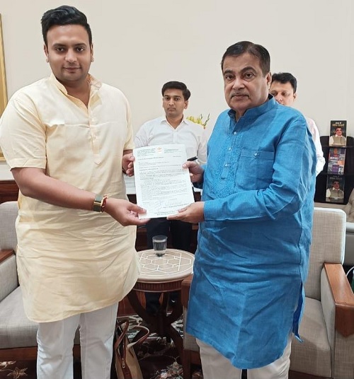 ಮೈಸೂರು-ಕುಶಾಲನಗರ ರಸ್ತೆ ಯೋಜನೆ ಕೇಂದ್ರ ಸಚಿವರಿಗೆ ಸಂಸದ ಯದುವೀರ್‌ ಮನವಿ.