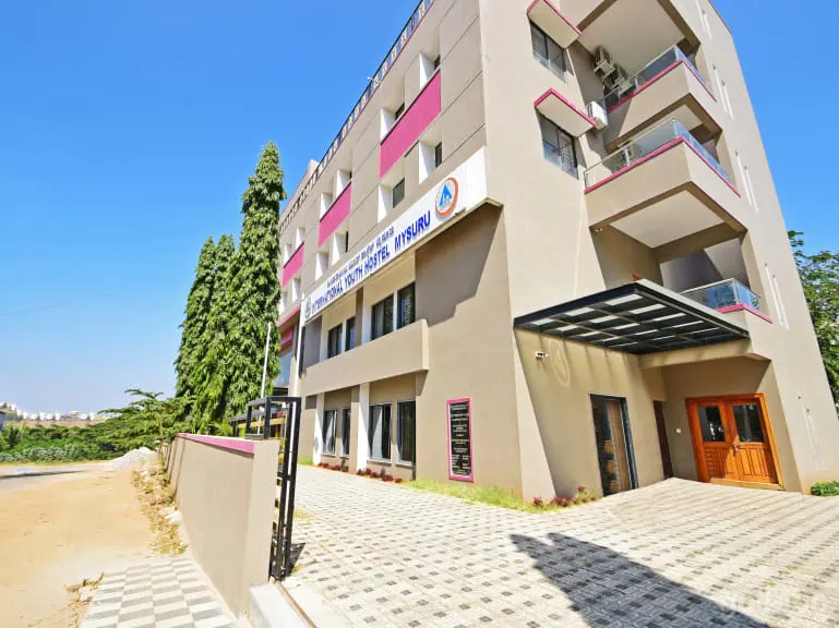 ವರುಣದಲ್ಲೂ ಅಂತಾರಾಷ್ಟ್ರೀಯ ವಸತಿ ಶಾಲೆ – ಕಟ್ಟಡ ಕಾರ್ಮಿಕರ ಮಕ್ಕಳಿಗೆ ಮಾತ್ರ ಅವಕಾಶ….!