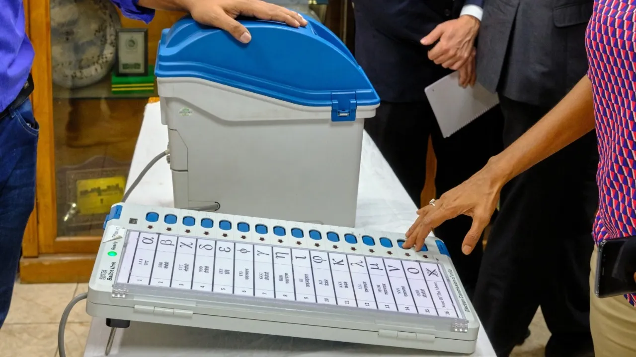 ಇವಿಎಂ ಸಾಕು, ಬ್ಯಾಲೆಟ್​​​ ಪೇಪರ್​​ ಬೇಕು !