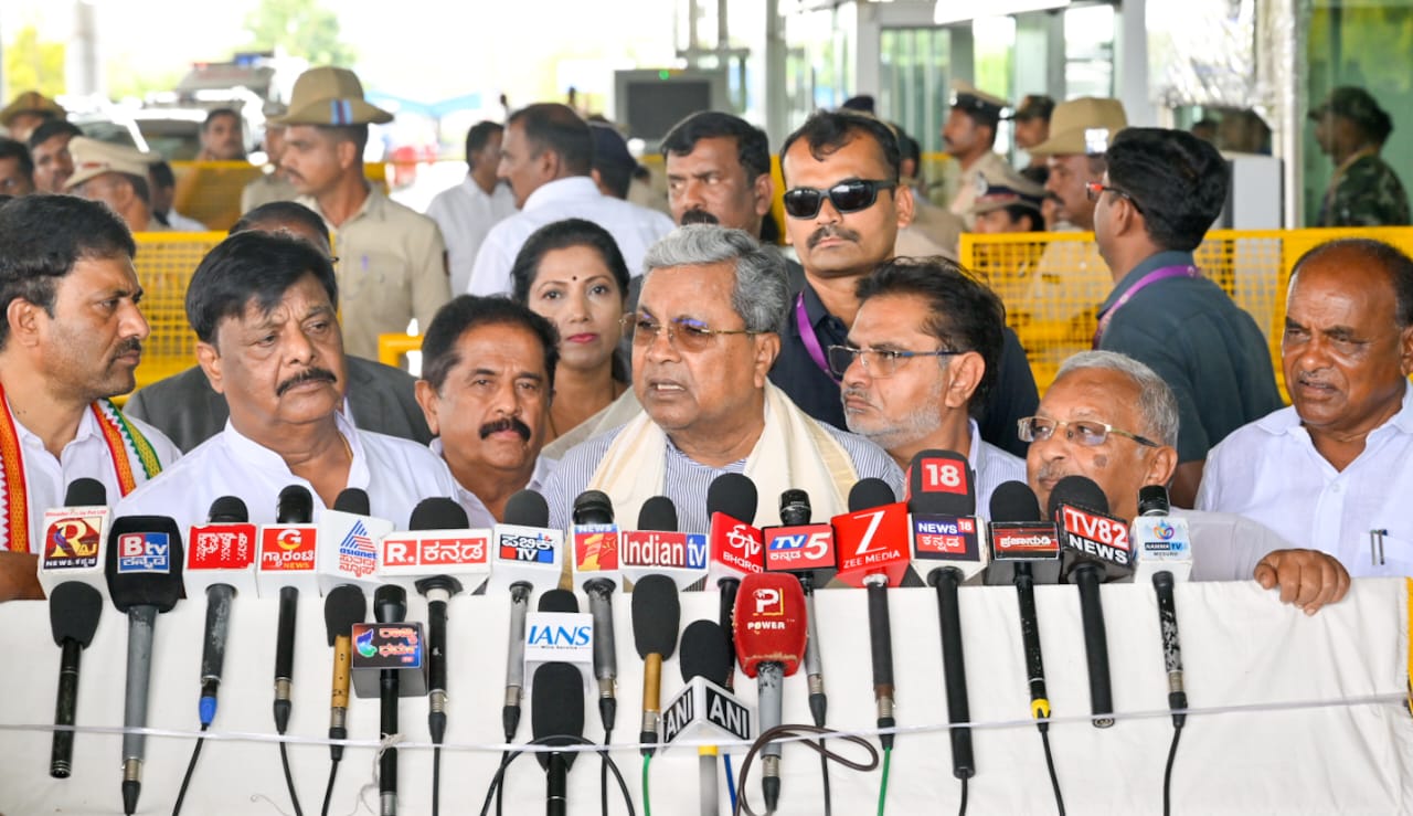 ಬೆದರಿಕೆಗೆ ನಾನೂ ಹೆದರಲ್ಲ: ಖರ್ಗೆಯವರೂ  ಹೆದರುವುದಿಲ್ಲ: ಸಿ.ಎಂ ಸಿದ್ದರಾಮಯ್ಯ ತಿರುಗೇಟು!