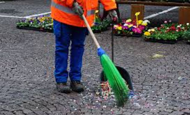 ಹಿರಿಯ ನೈರ್ಮಲ್ಯ ಕಾರ್ಮಿಕರಿಗೆ ತಿಂಗಳಿಗೆ 2 ಲಕ್ಷ ಸಂಬಳ!