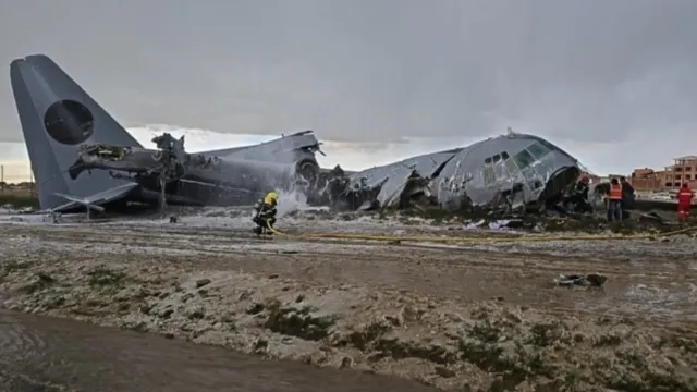 ರಸ್ತೆಯಲ್ಲೆಲ್ಲಾ ಹಾರಾಡಿದ ನೋಟುಗಳು! ಹಣ ಬಾಚಲು ಮುಗಿಬಿದ್ದ ಜನ, 15 ಮಂದಿ ಸಾ*