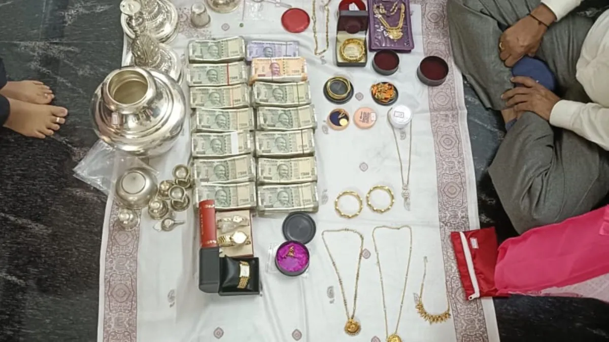 ಲೋಕಾ ರೈಡ್ ವೇಳೆ ಸಿಕ್ತು ಚಿನ್ನ, ಬೆಳ್ಳಿ , ಕಂತೆ ಕಂತೆ ನಗದು!