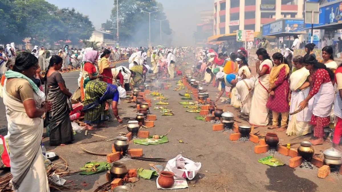 ಕೇರಳದಲ್ಲಿ  ಆಟ್ಟುಕಲ್ ಪೊಂಗಾಲ ಉತ್ಸವ – ಲಕ್ಷಾಂತರ ಮಹಿಳೆಯರು ಭಾಗಿ